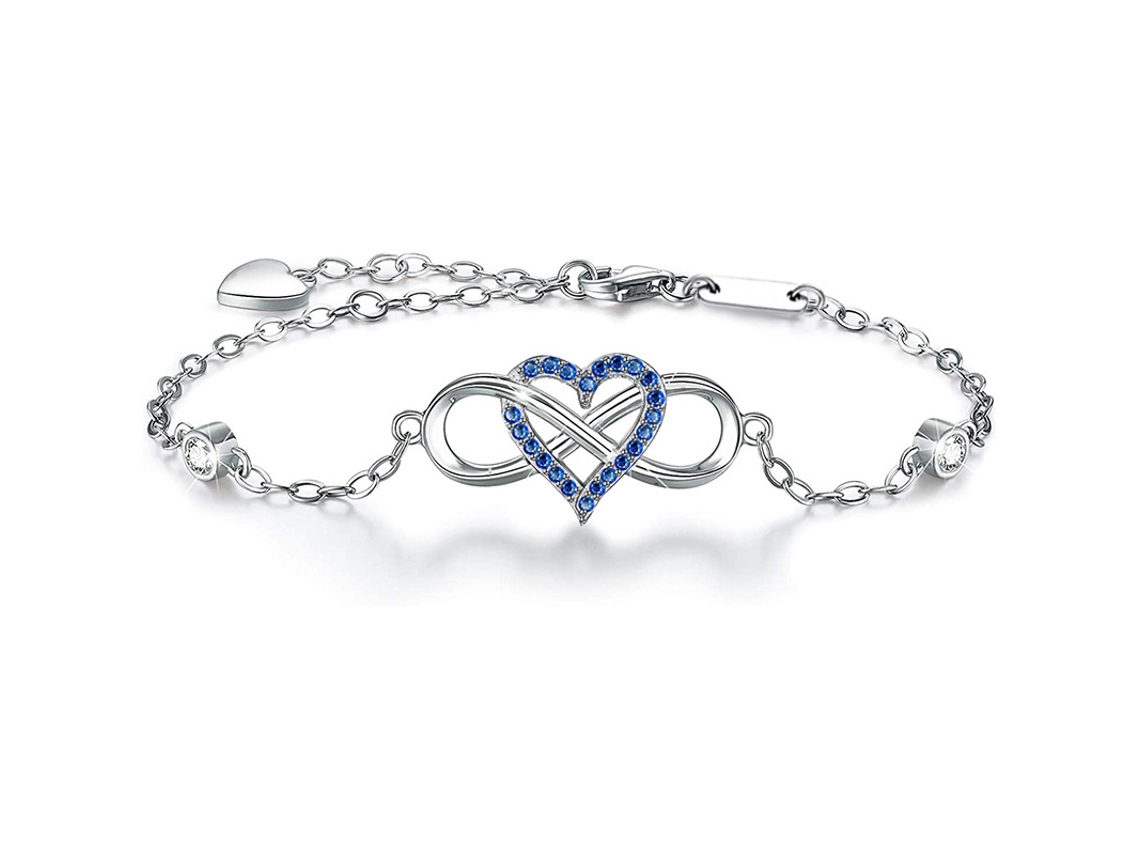 Pulseira É Feita De Prata De Lei S925 E Apresenta Uma Safira Em Formato De Coração Com O Número ''8'', Simbolizando O Amor Eterno.