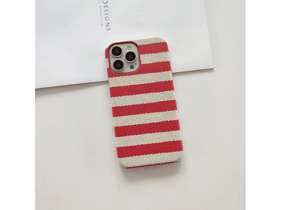 Capa Rígida Para Iphone 17 Com Listras Vermelhas E Blocos De Cores Para Dissipação De Calor.