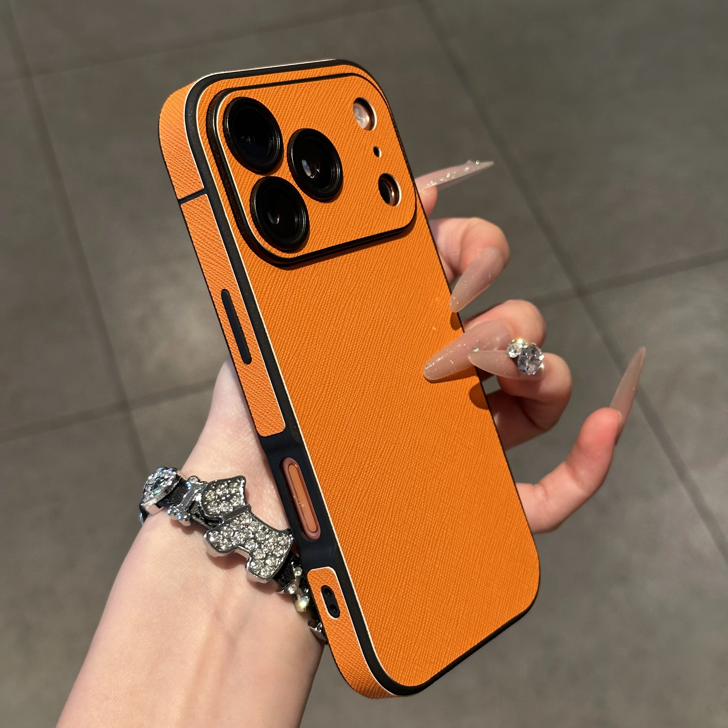 Capa De Couro Resistente Para Iphone 16 Plus (laranja) Com Moldura De Silicone Macio.
