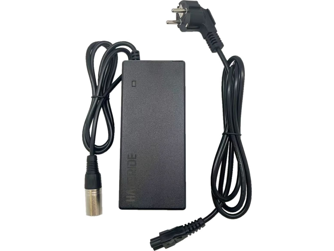 Carregador elétrico para bicicleta Tranzx 42v 2a com plugue XLR de 5 pinos. Força!