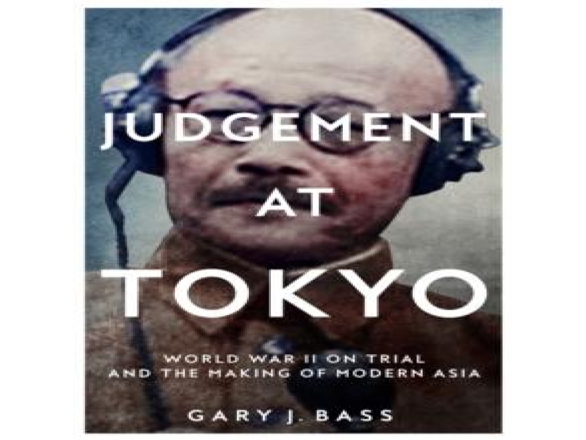 Livro Judgement at Tokyo de Gary J Bass (Inglês)