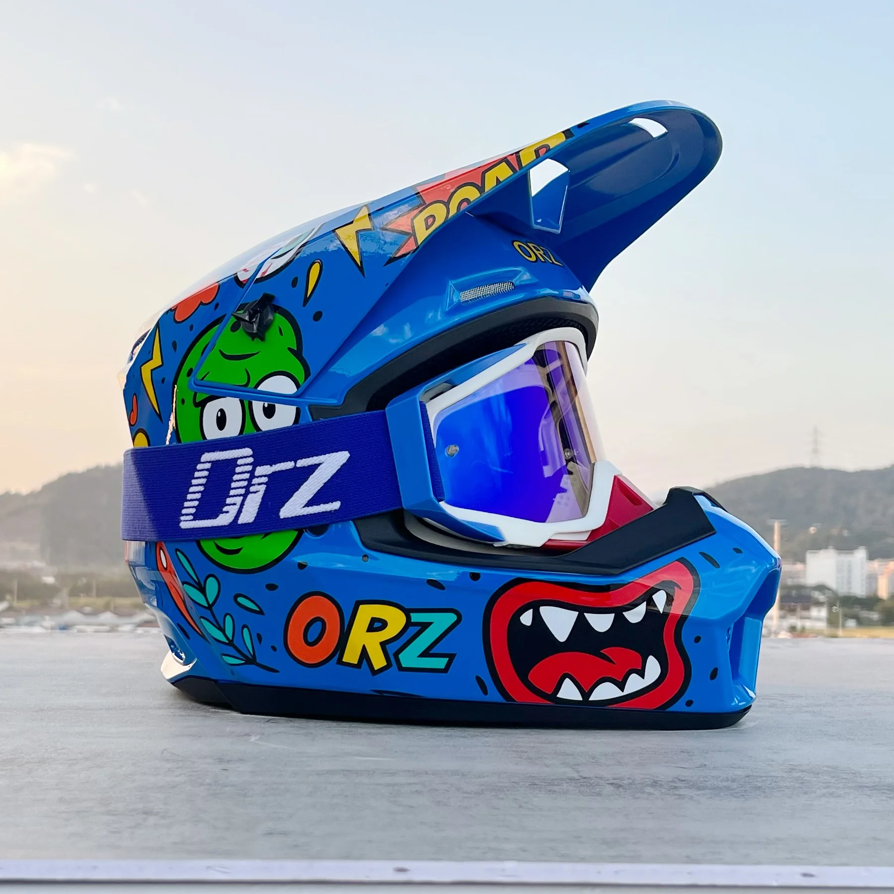 Capacete De Motocross Com Certificação Dot (l), Viseira E Casco Rígido Em Abs.