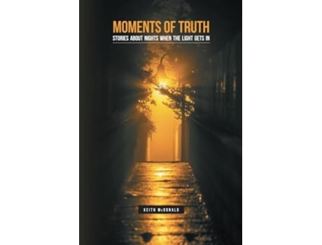 Livro Moments of Truth Stories about nights when the light gets in de Keith McDonald (Inglês)