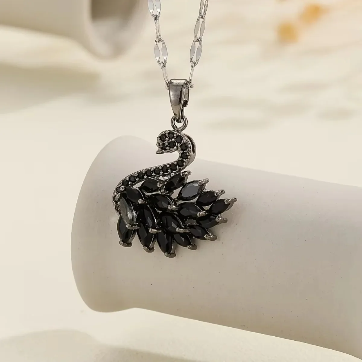 Colar Com Pingente De Cisne Preto E Zircônia, Em Latão, Um Presente Romântico Perfeito Para As Festas De Fim De Ano.