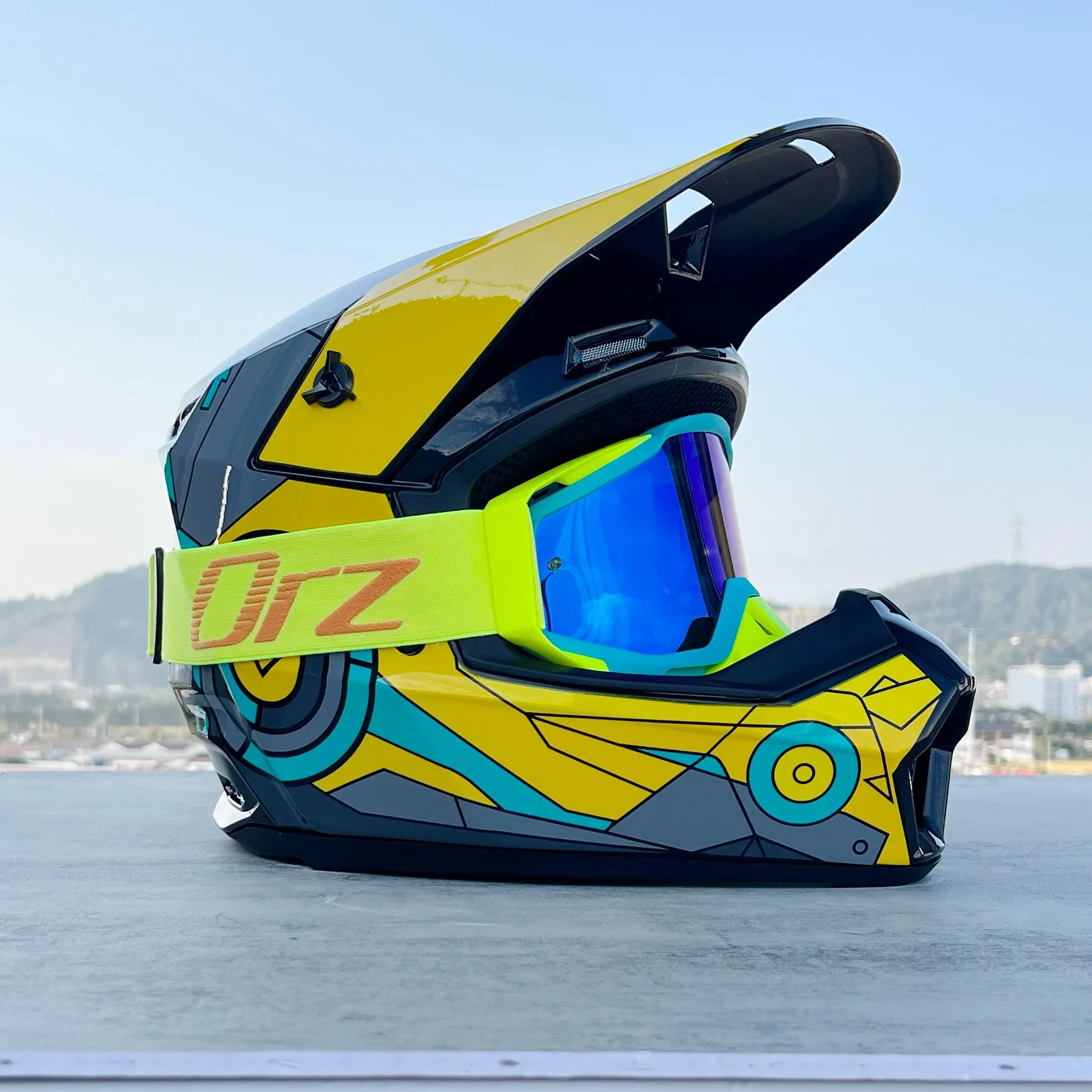 Capacete De Motocross Com Certificação Dot (l), Viseira E Casco Rígido Em Abs.