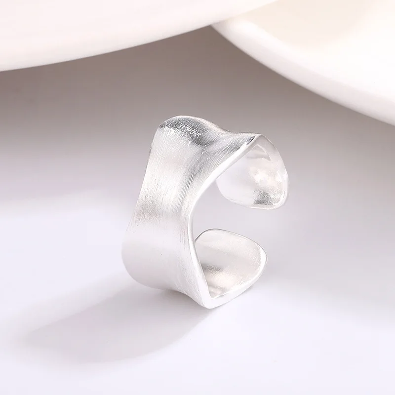 Anel Ajustável de Luxo para Mulheres. Anel Dourado Requintado e Simples. MDUG (prateado)