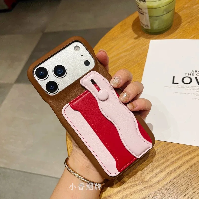 Capa De Celular Com Pulseira Em Couro De Cordeiro, Luxuosa E Com Esquema De Cores Rosa/marrom Para Iphone 11.