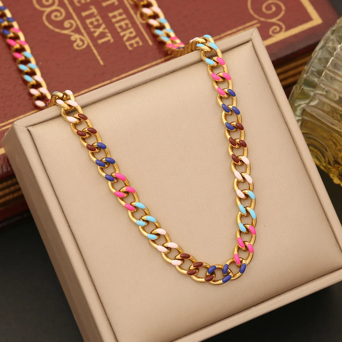 Colar Feminino em Aço Inoxidável Colorido, Estilo Gargantilha/pulseira Retrô Punk com Cores Que Não Desbotam. MDUG (colar)