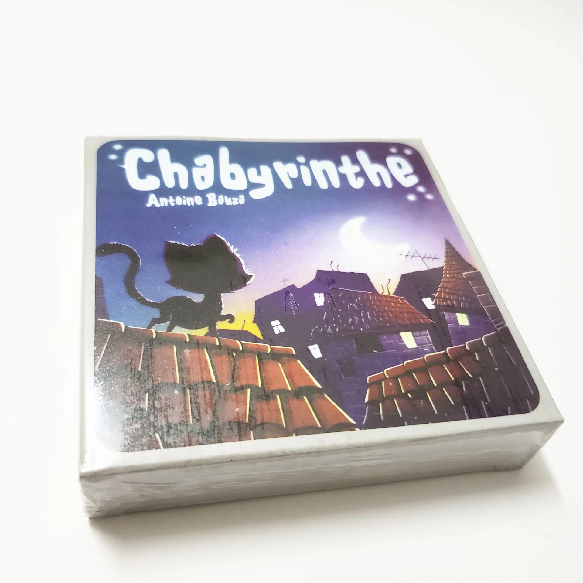 Um Conjunto Do Jogo De Tabuleiro Chabyrinthe, Com Cartas De Gato E Gatinho, Um Jogo De Cartas Para Festas Em Inglês.