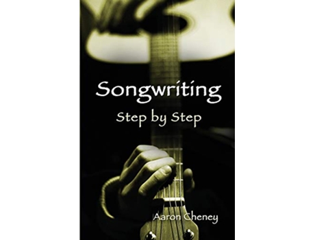 Livro Songwriting Step by Step de Aaron Cheney e S C Moore (Inglês)
