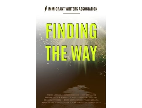 Livro Finding The Way De Immigrant Writers Association, Rachel Lawerh Et Al. (inglês)