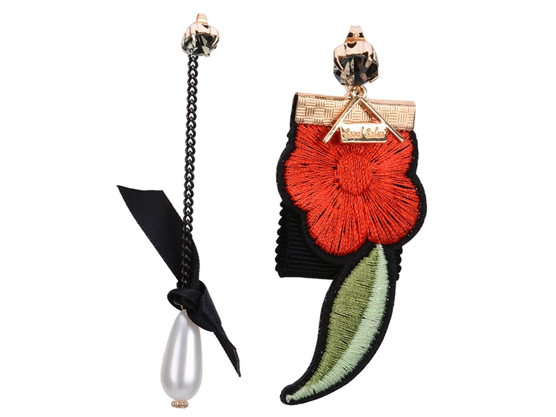 Brincos De Mulher Bordado De Flor Assimétrico