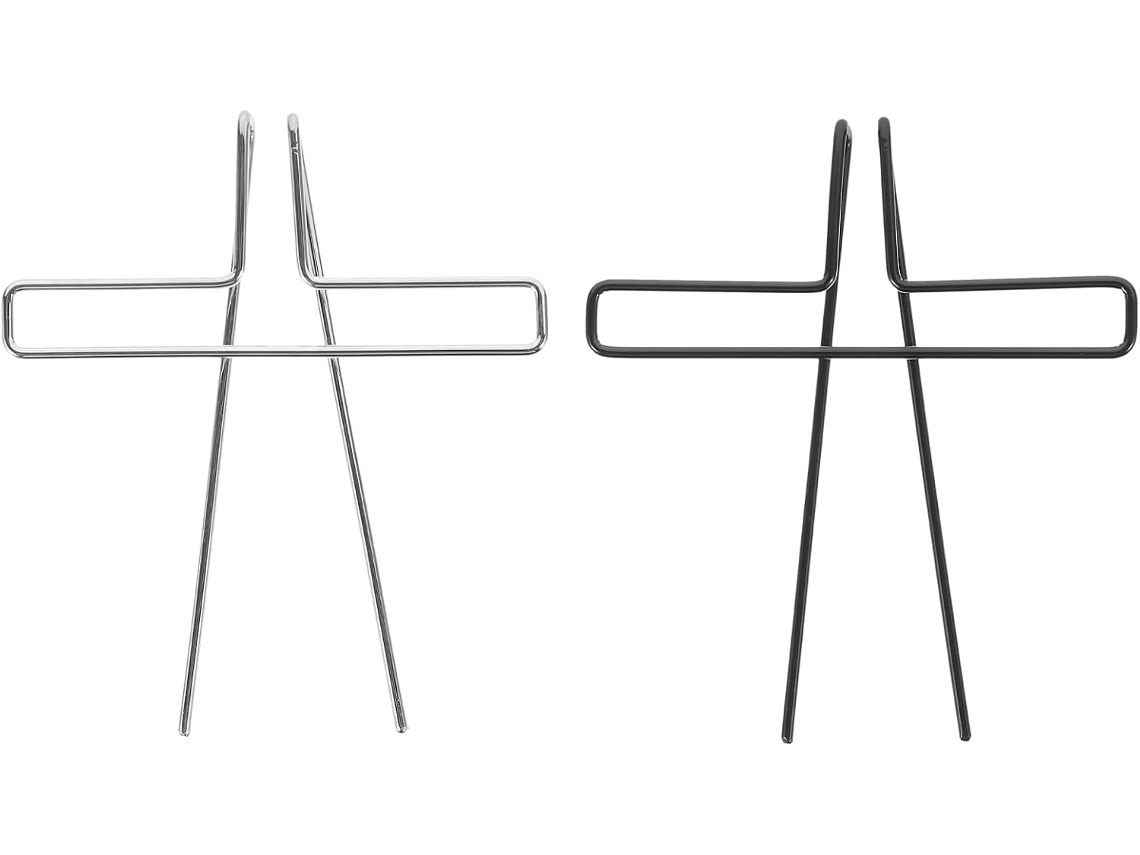 2 pinos de metal em formato de gato mantêm as páginas abertas em superfícies lisas, ideais para partituras musicais.