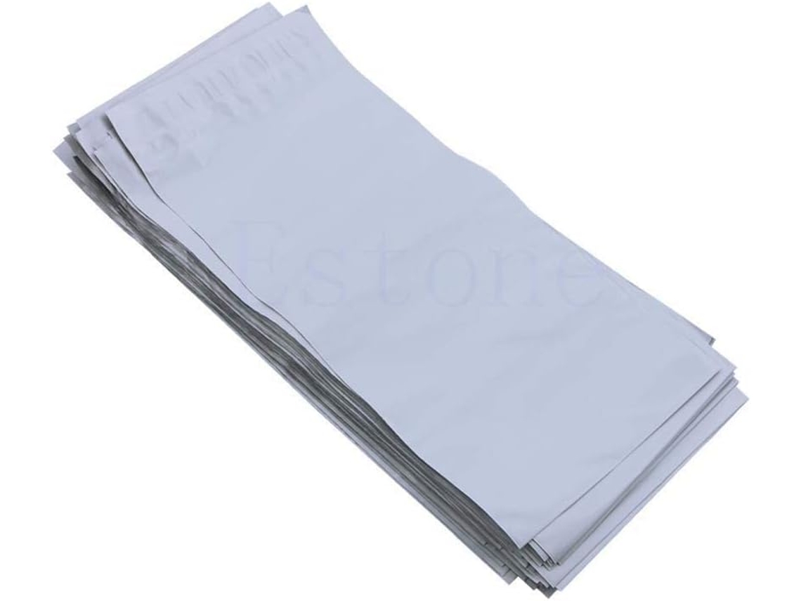 Pacote com 100 unidades de envelopes plásticos autovedantes cinza-claro para envio postal.