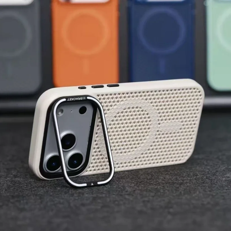 Capa Protetora Com Suporte Para Câmera E Dissipação De Calor (para Iphone 13 Branco), Compatível Com Carregamento Sem Fio.
