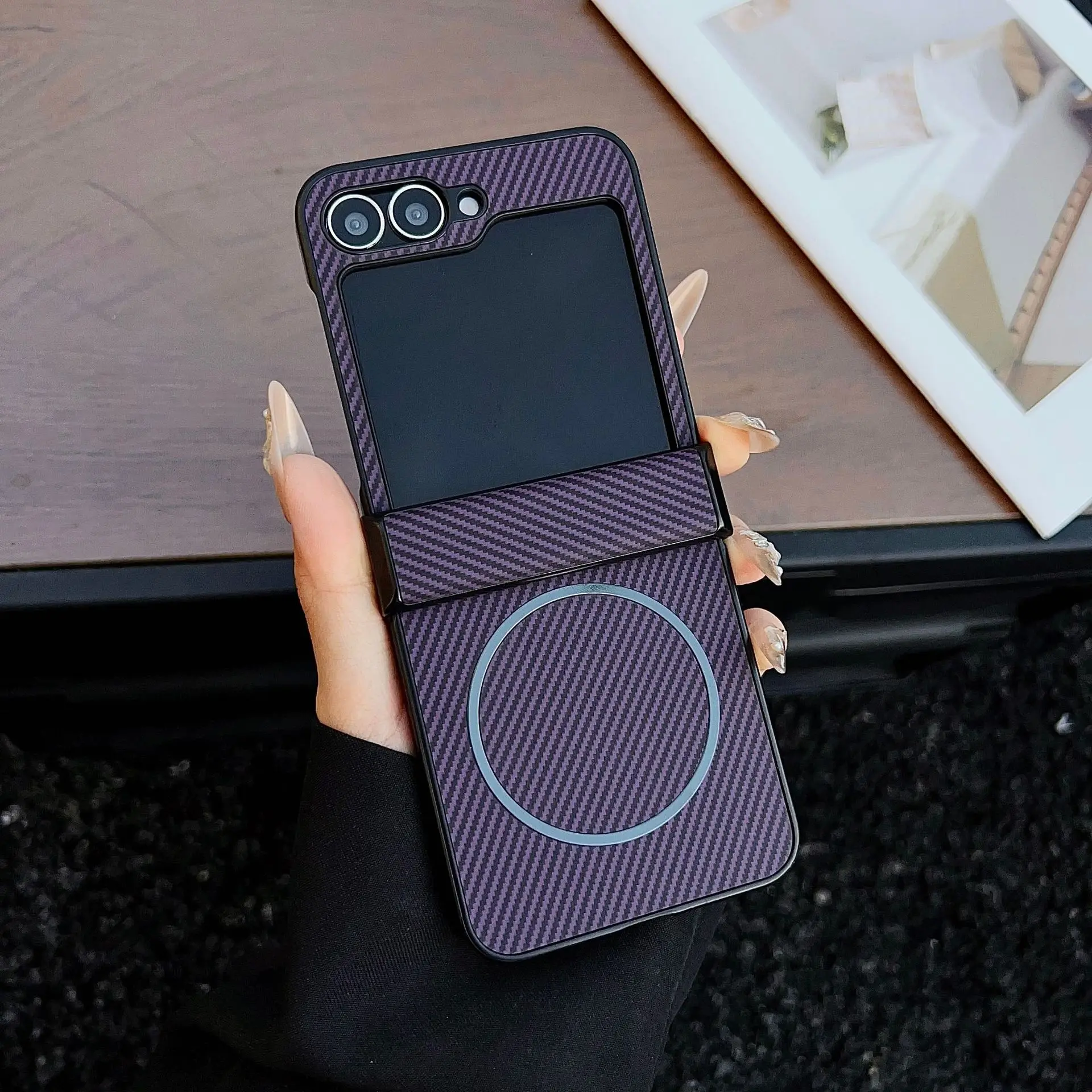 (roxo, Galaxy Z Flip5) Capa Dobrável De Luxo Com Listras Em Fibra De Carbono, Resistente A Quedas E Com Carregamento Sem Fio Magnético.