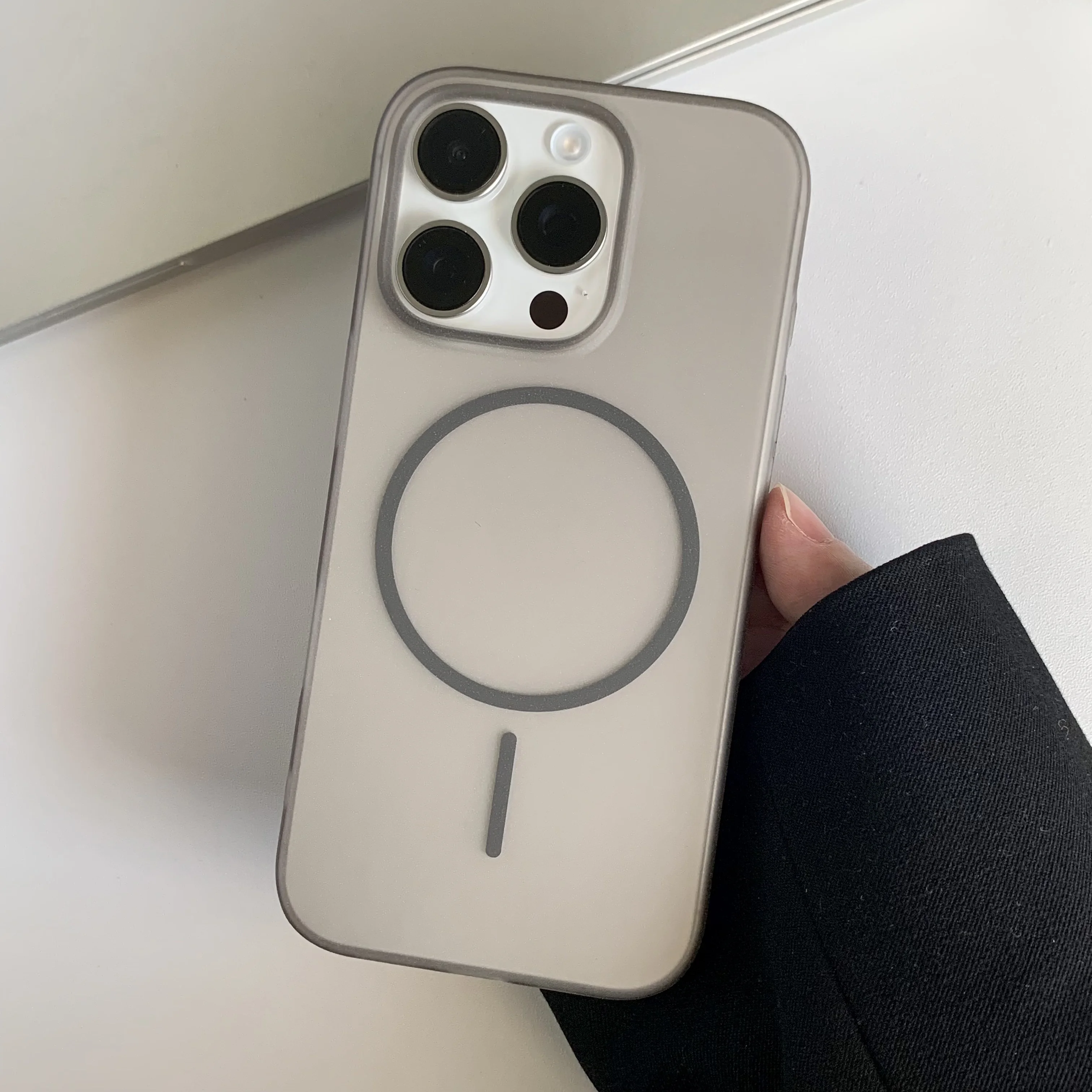 Capa Protetora Magnética Rígida, Semitransparente E Ultrafina (cinza) Para Iphone 13