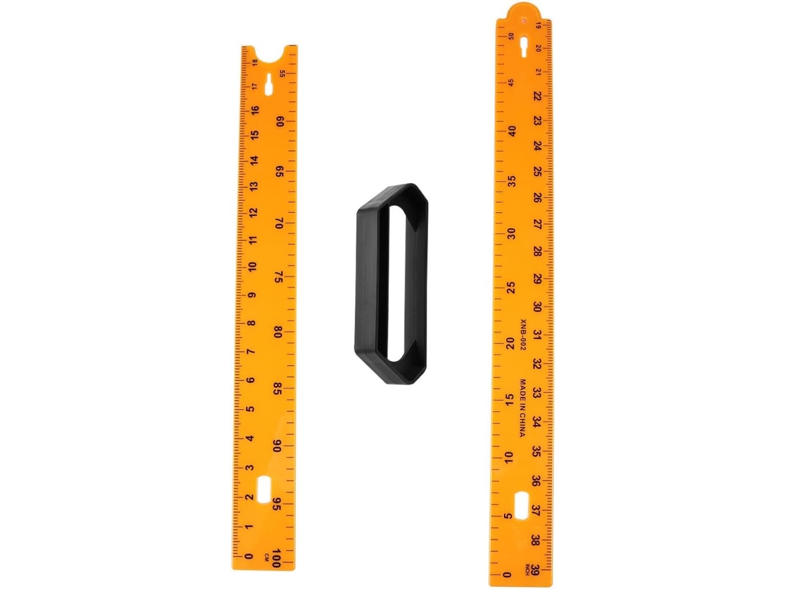 Régua de plástico amarela com capa decorativa dividida para medições precisas e confortáveis, ideal para o ensino escolar.