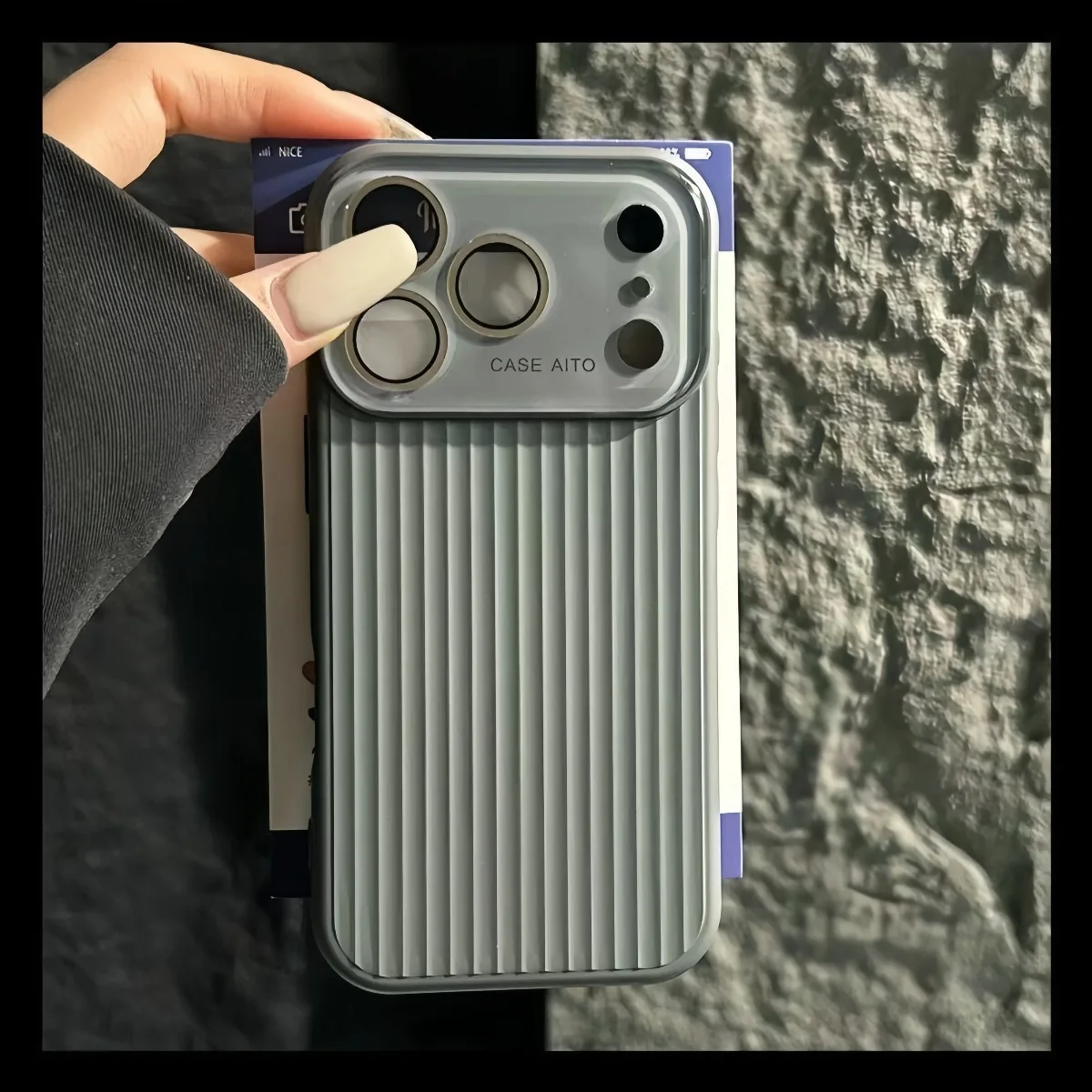 Capa De Celular Em Silicone Líquido Corrugado (cinza Escuro, Iphone 17 Pro Max) Com Proteção Para Lente E Resistência A Impactos.