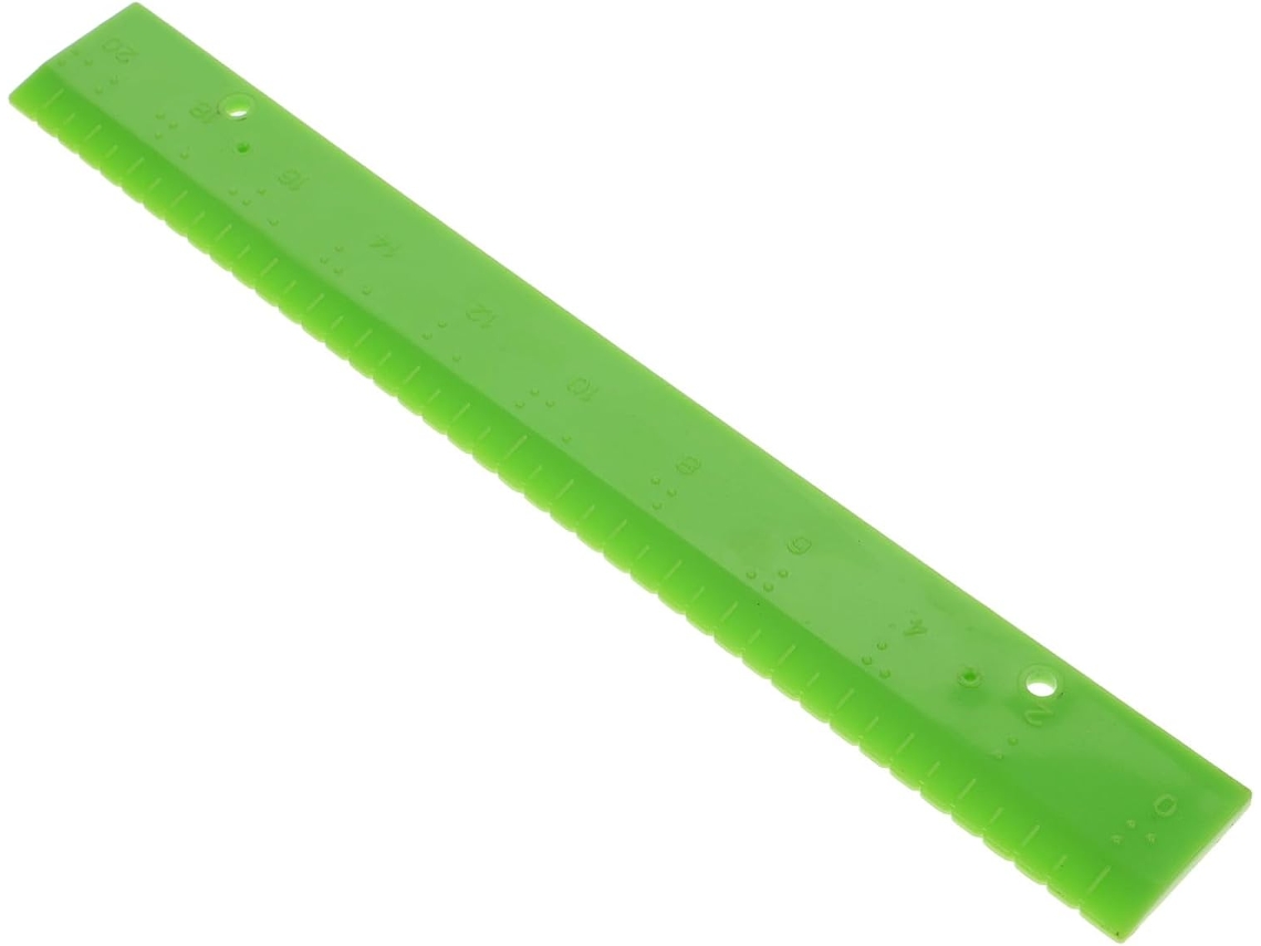Regras escolares reutilizáveis em PVC verde com Braille para deficientes visuais, como ferramenta de aprendizagem online.