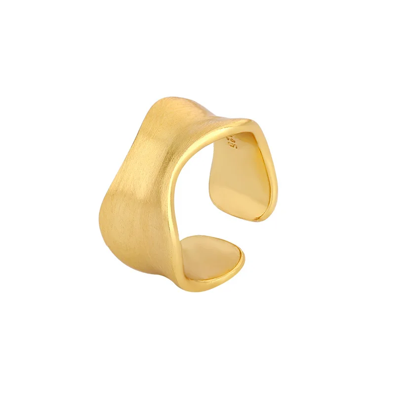 Anel Ajustável Luxuoso Com Acabamento Fosco (dourado) Para Mulheres. Anel Dourado Requintado E Minimalista.