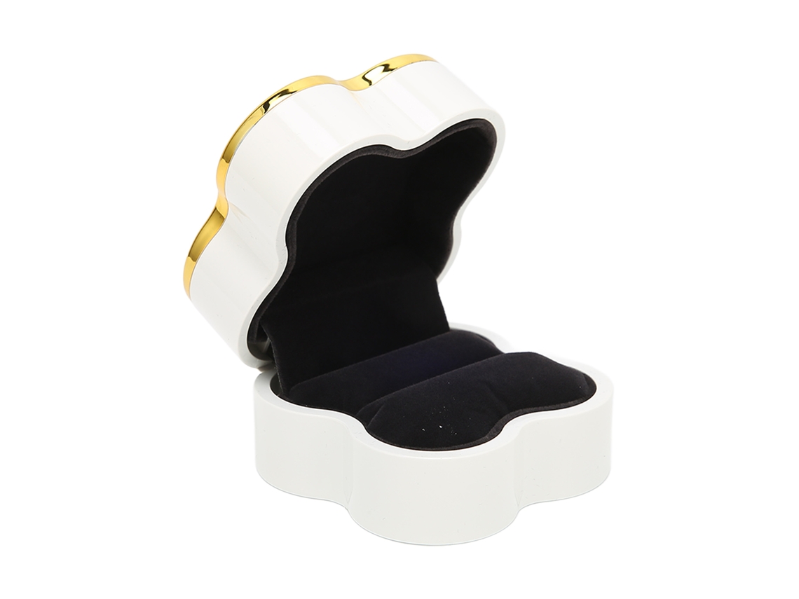 Caixa De Anel Iluminado De Feltro Branco Com Trevo De Quatro Folhas