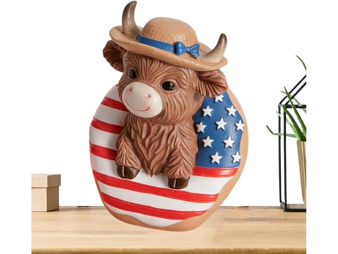 Escultura De Vaca Decorativa Para O Feriado Nacional, Nas Cores Vermelha, Branca E Azul.