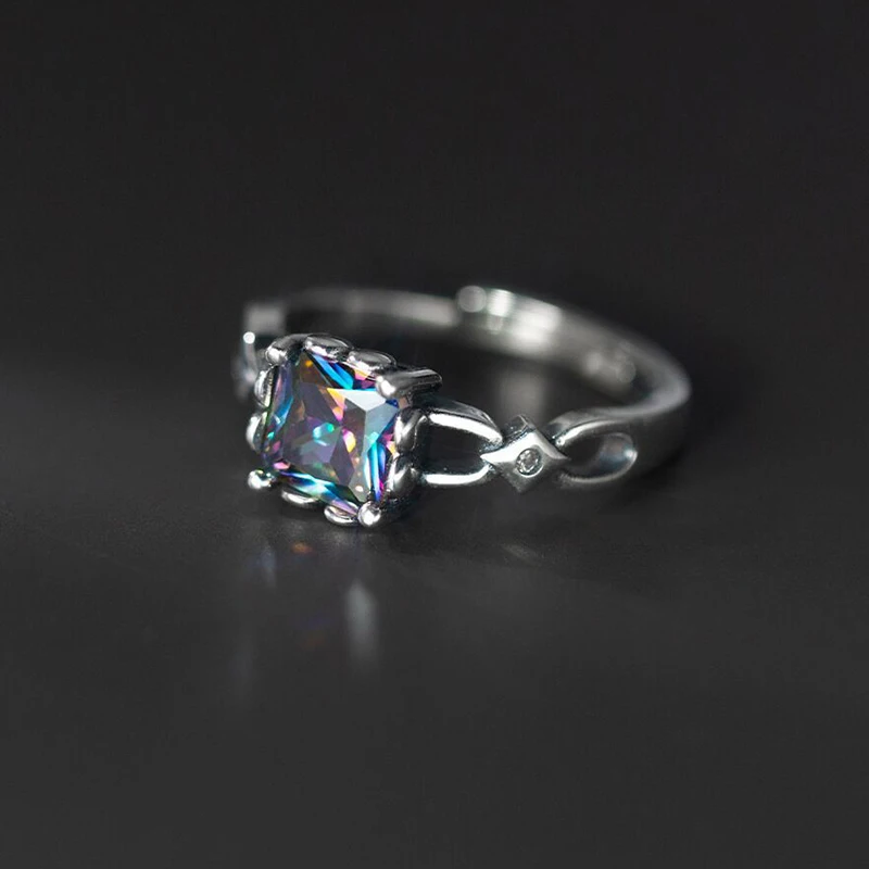 Pulseira Quadrada Aberta, Elegante e de Alta Qualidade, Banhada a Prata, com Pedras de Zircônia Coloridas. MDUG