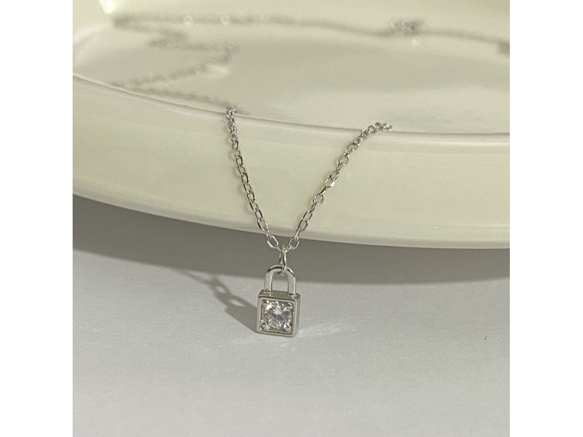 Colar em Prata de Lei 925 com Pequeno Pingente Cravejado de Zircônias, Estilo Luxuoso, Requintado, Sofisticado e Versátil. MDUG (ouro Branco)
