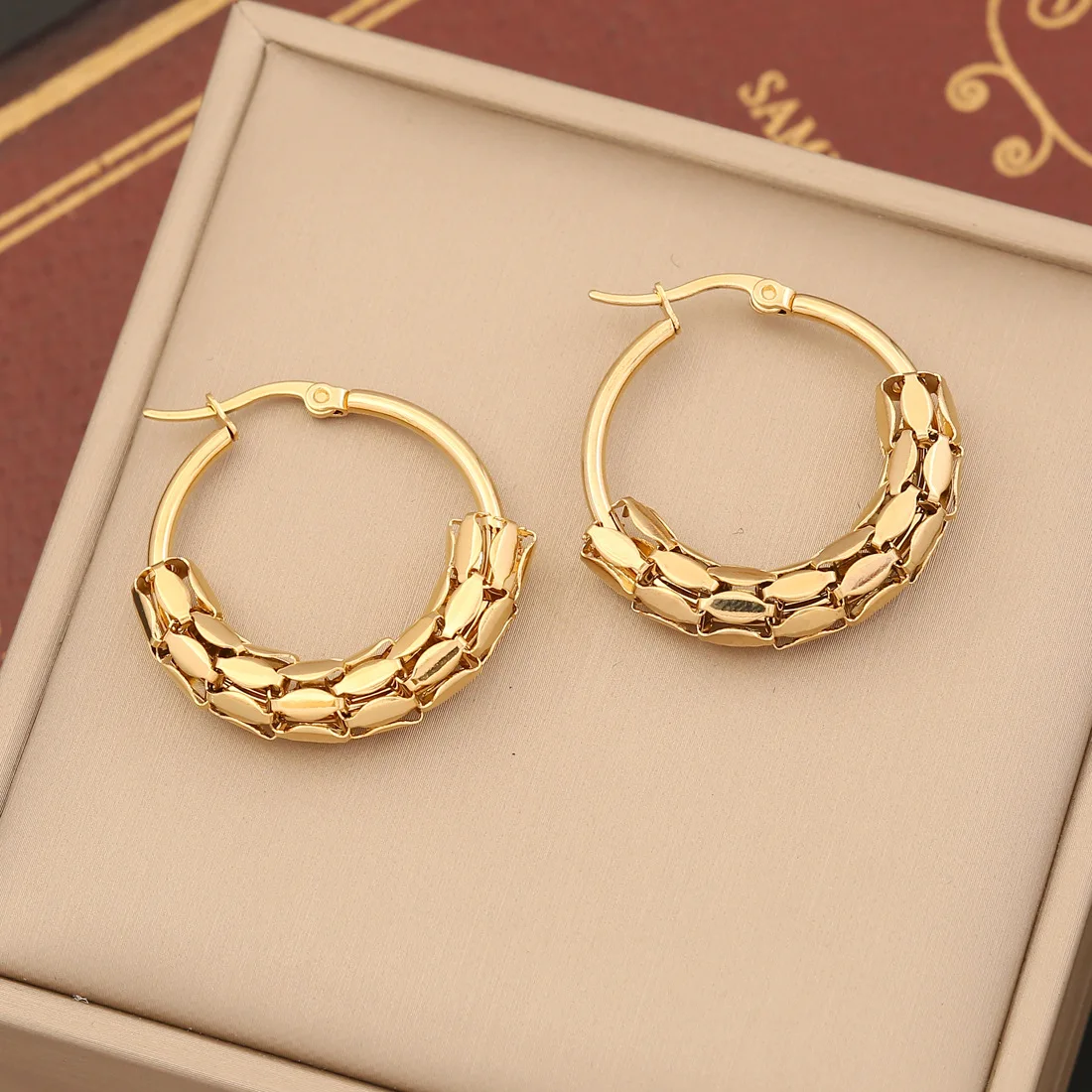 Brincos de Argola em Aço Inoxidável Dourado, Brincos Redondos Simples em Formato de Malha para Mulheres. MDUG