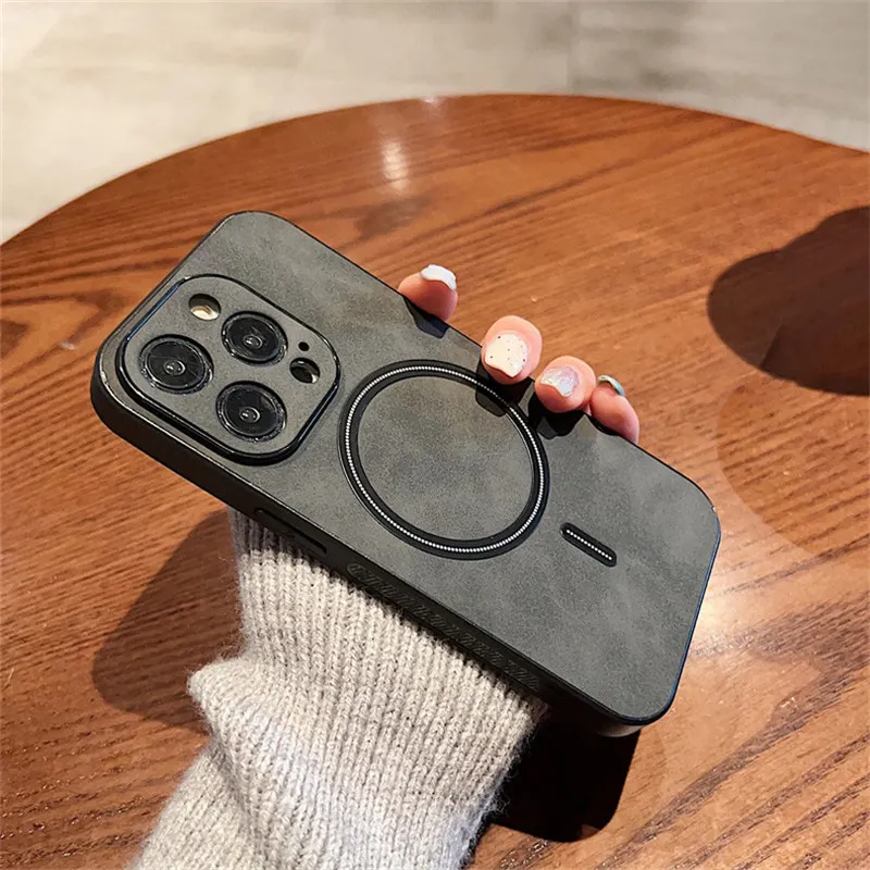 Capa De Couro Magnética Para Iphone 15 Pro Max (preta) Com Carregamento Sem Fio E Estrutura Resistente A Impactos.