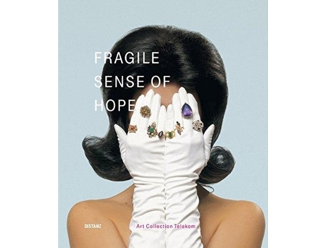 Livro Fragile Sense of Hope de Contributions by Yane Calovski (Inglês)