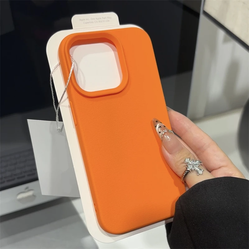 Capa Para Celular (iphone 13 Pro Max Laranja) Em Silicone Macio Com Textura De Couro.