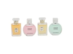 Conjunto de 4 perfumes femininos com notas florais e frutadas, ideal para presentear.
