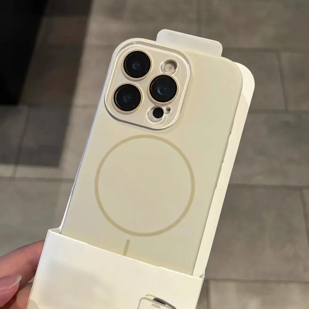 Capa De Celular Em Silicone Líquido Magnético Para Iphone (iphone 17 Pro Max Branco Vintage) Com Função Magsafe.