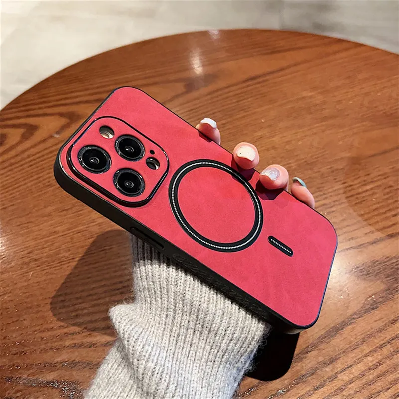 Capa De Couro Magnética Para Iphone 15 Plus (vermelha) Com Carregamento Sem Fio E Estrutura Resistente A Impactos.