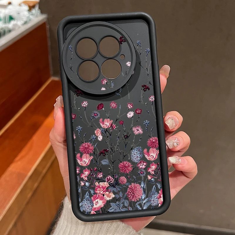 Capa Para Celular Oneplus 12 Com Estampa Floral Retrô (preta), Em Tpu Macio E Resistente A Impactos.