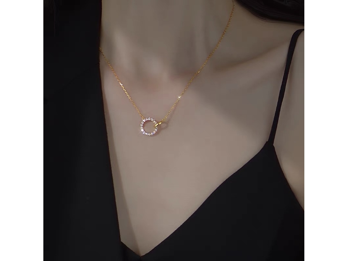 Colar em Prata de Lei 925 , Luxo Discreto com um Design Minimalista Entrelaçado, um Estilo Moderno para 2024. MDUG (dourada)