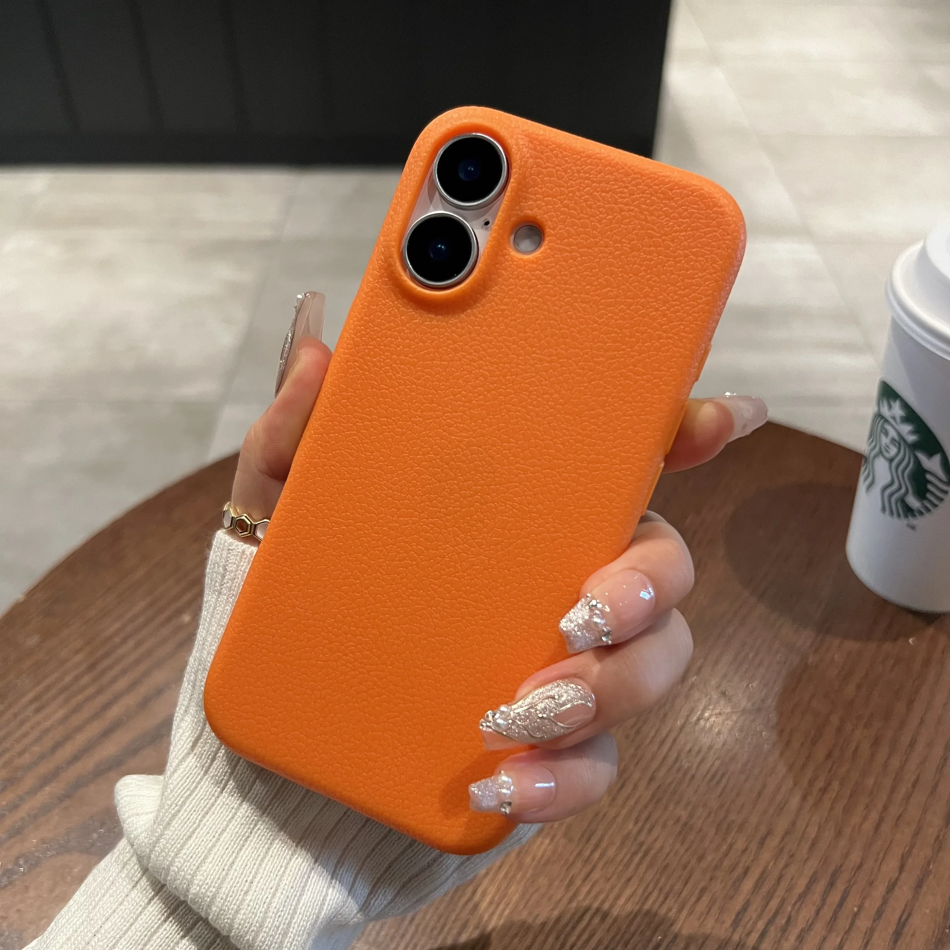 Capa De Celular (orange 17pro) Em Silicone Macio E Resistente A Impactos Com Textura De Couro, Simples.