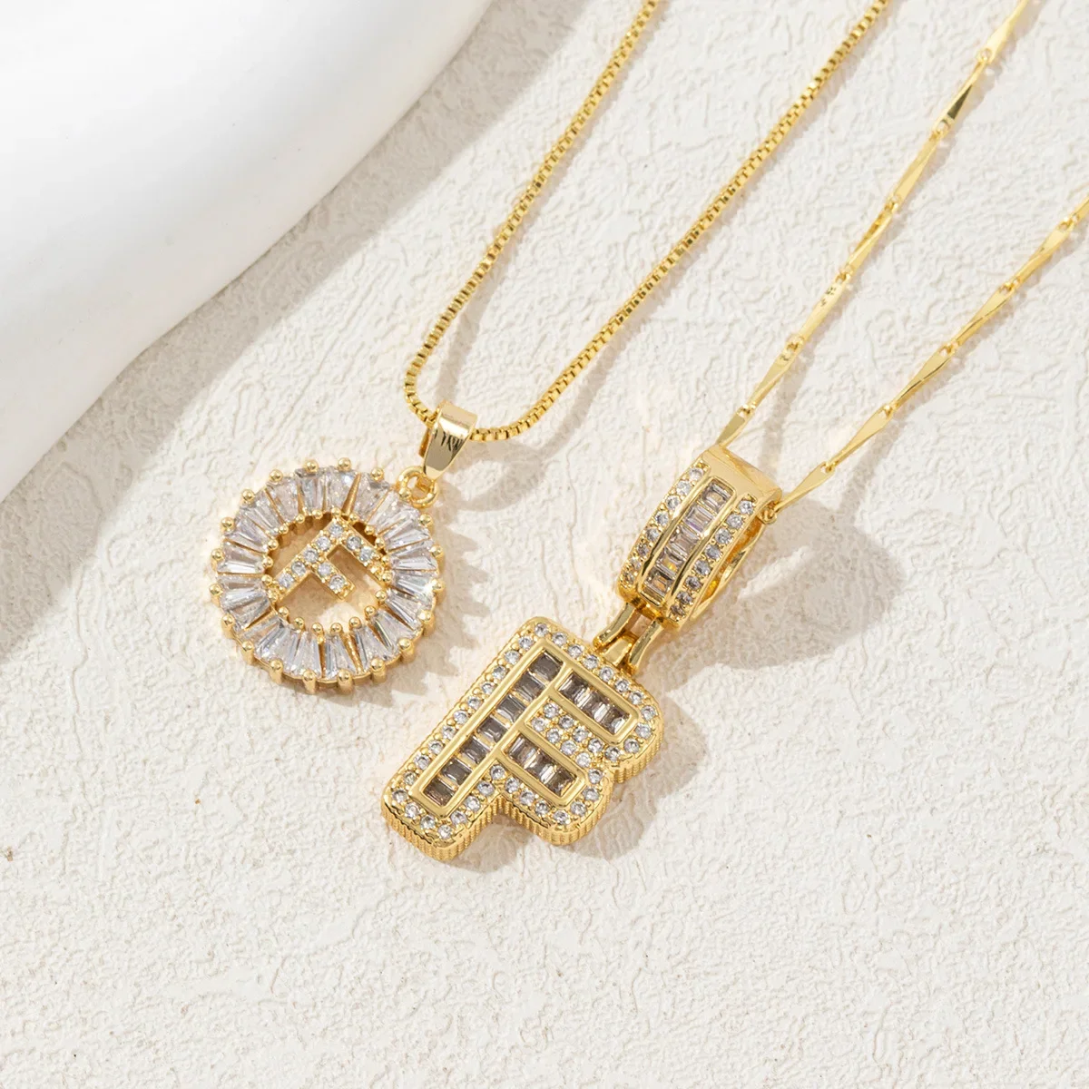 Colar Com Pingente De Letra E Flor Em Zircônia Cúbica (dourado), Em Latão, Ideal Para Presente De Aniversário De Casal.