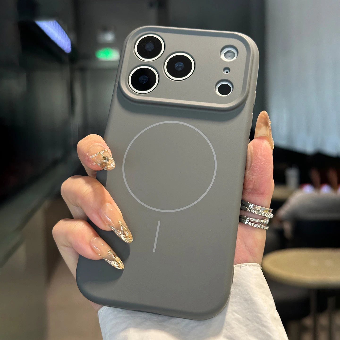 Capa De Celular Em Silicone Líquido Fosco (cinza Escuro) Para Iphone 11 Com Função Magnética.