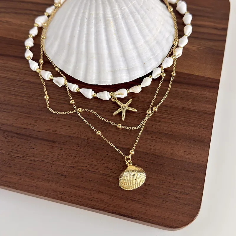 Colar Vintage Dourado Com Várias Camadas De Contas De Concha.