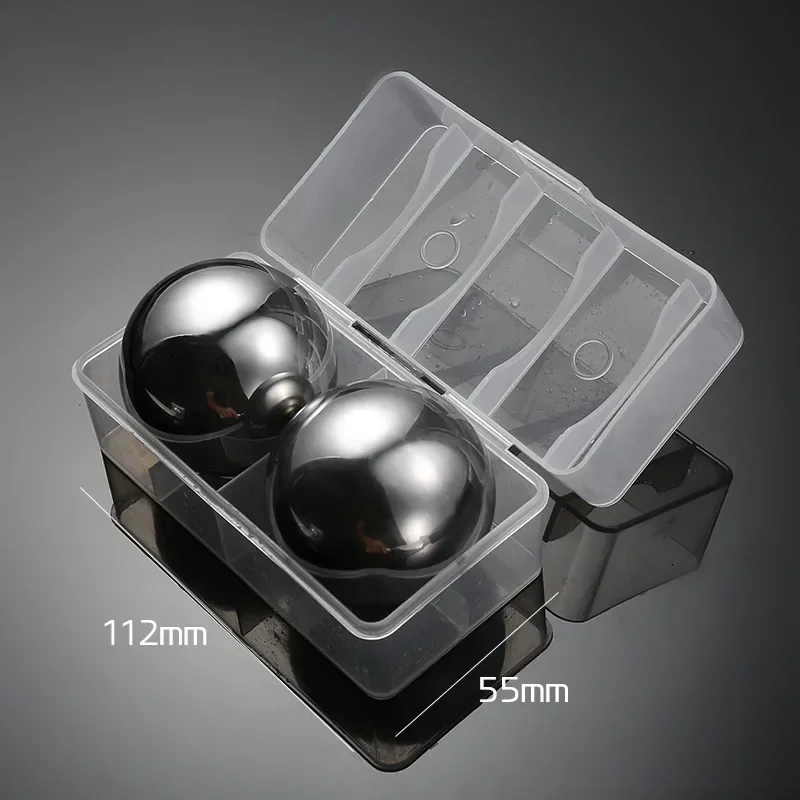 Bola de Gelo Redonda em Aço Inoxidável , Reutilizável, Ideal para Resfriar Bebidas. MDUG (prateada)