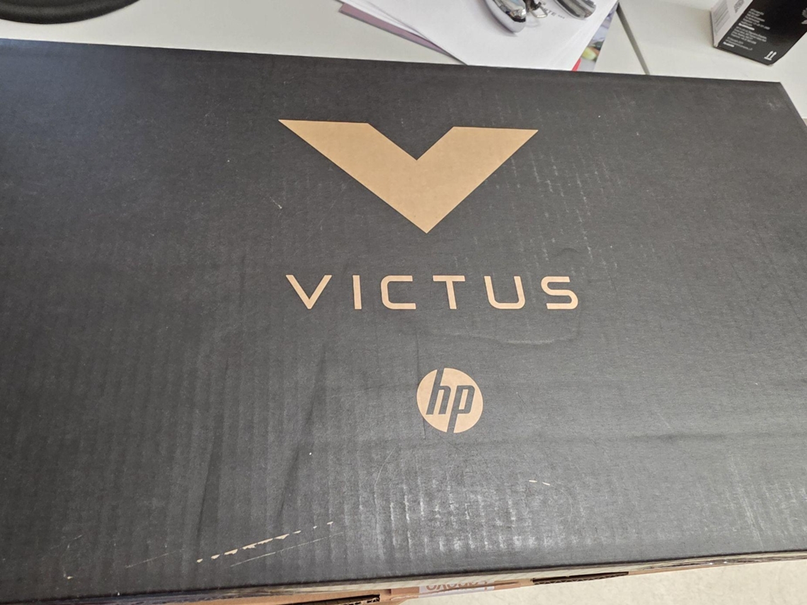 Portátil Gaming HP Victus 15-fb3032np (Outlet Caixa Aberta - AMD Ryzen AI 7 350 - NVIDIA GeForce RTX 5060 - RAM: 16 GB - 1 TB SSD - 15.6'')