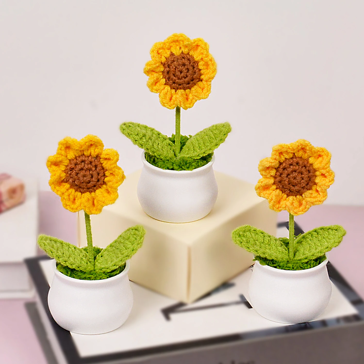 (3 Peças) Buquê De Girassóis Em Vaso Feito À Mão Em Crochê, Flores Artificiais Em Vaso Branco