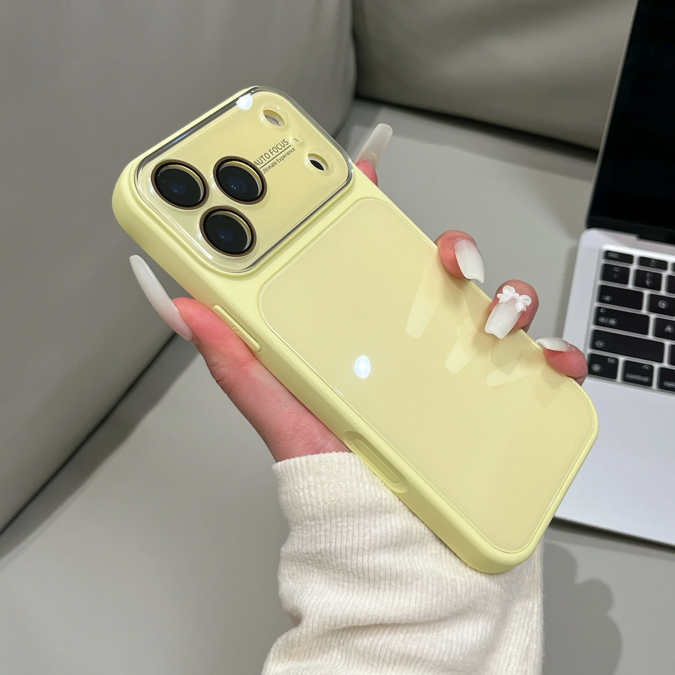 Capa De Celular Em Vidro Temperado (iphone 17 Amarelo) Com Proteção Para Lente De Cristal.