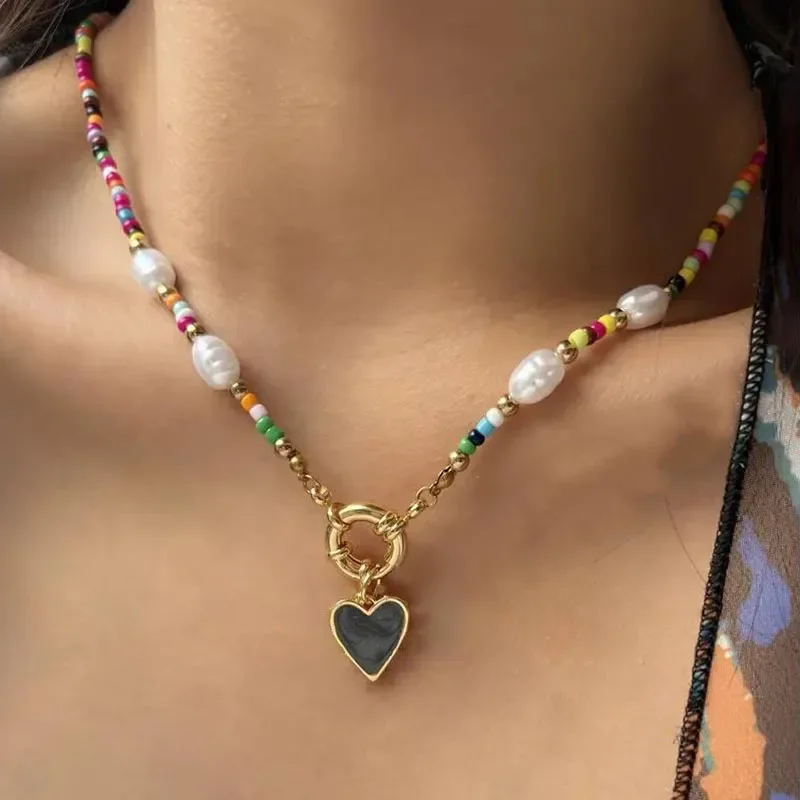 Colar Boêmio Com Contas Pretas E Pingente De Coração Branco, Ideal Para O Dia Dos Namorados.