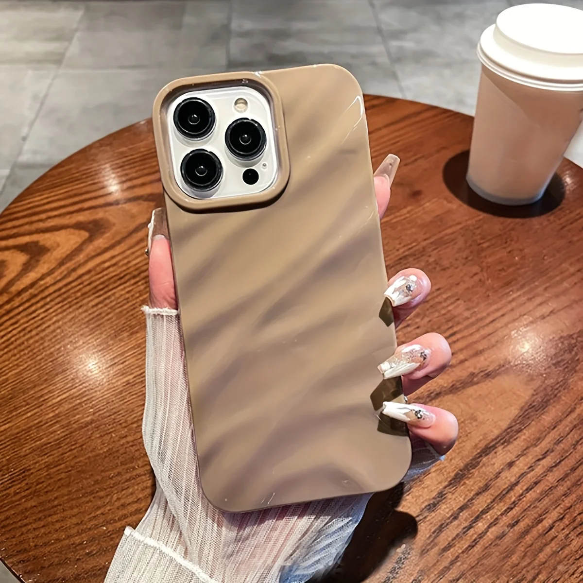 Capa Para Iphone 14 Pro Max Marrom Em Tpu Com Textura Ondulada De Seda 6d, Capa Protetora Macia E Resistente A Impactos