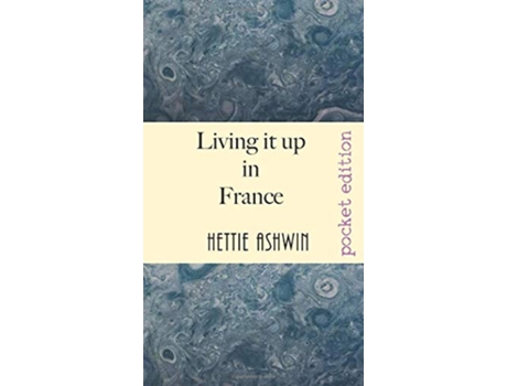 Livro Living it up in France A love of travel adventure and good wine de Hettie Ashwin (Inglês)