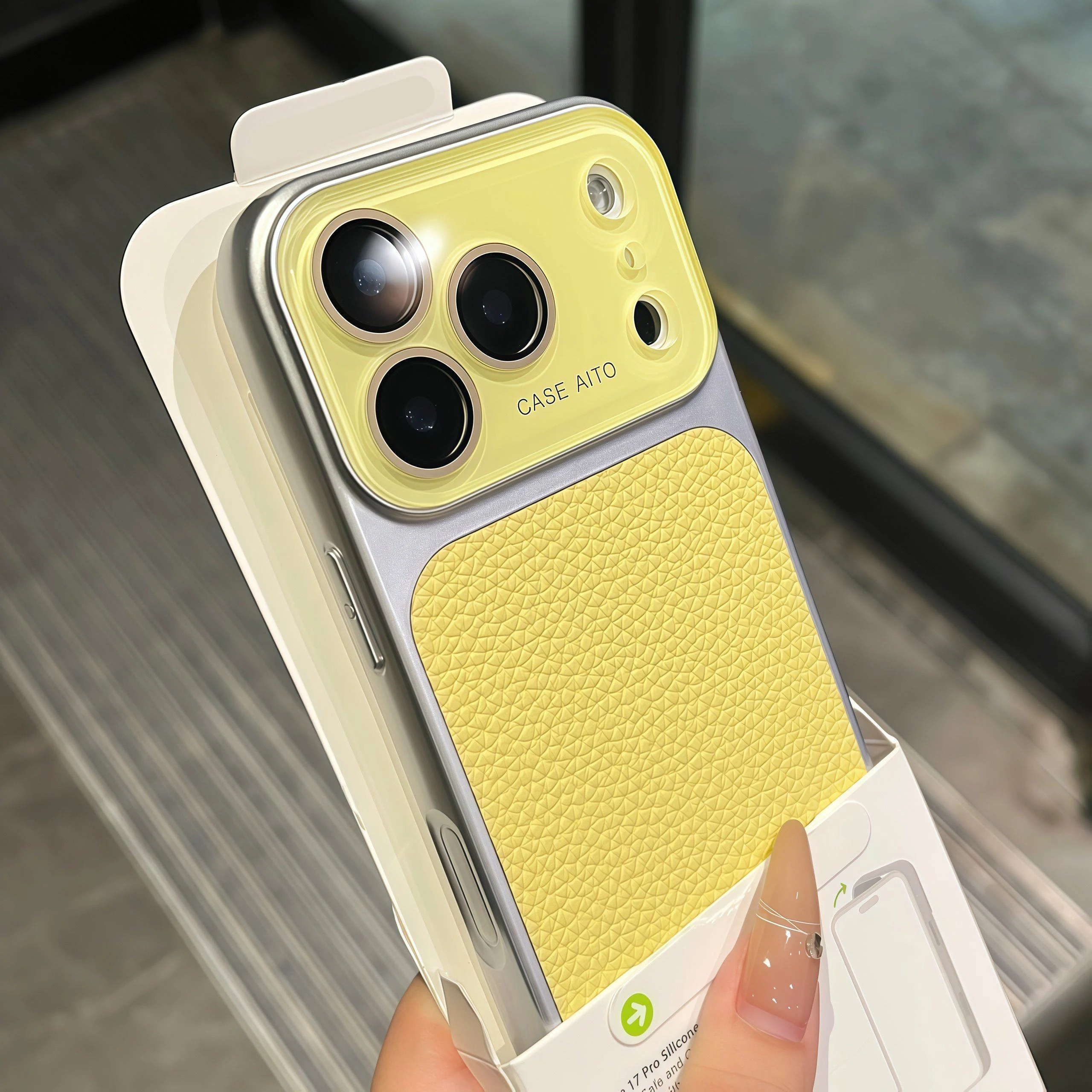 (iphone 15 Amarelo) Capa De Celular Retrô Em Couro Cor Lichia, Fosca E Resistente A Impactos.